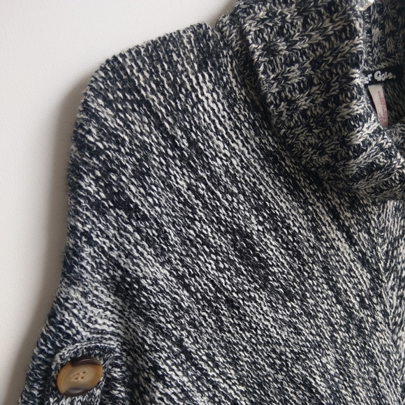 Plant gold Sleeveless Turtleneck Sweater, Size S - Picture 3 of 10